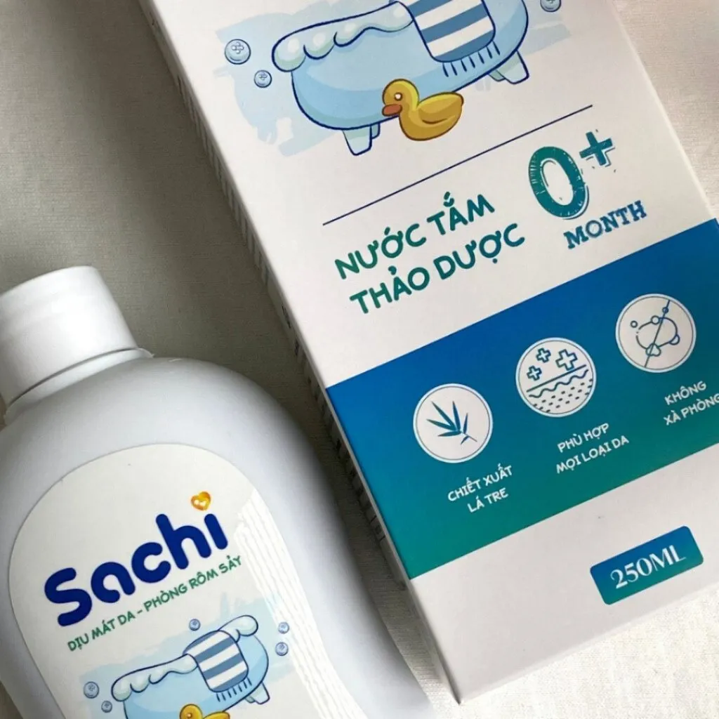 Nước Tắm Thảo Dược SACHI Hỗ Trợ Giảm Rôm Sảy, Cảm Cúm, Cảm Lạnh 250ml
